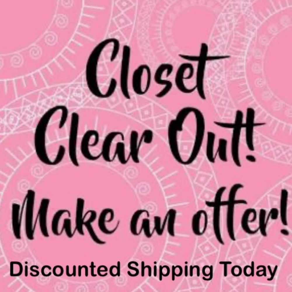Closet clear out until midnight!!  Great Valentine’s Gifts 🎁!!